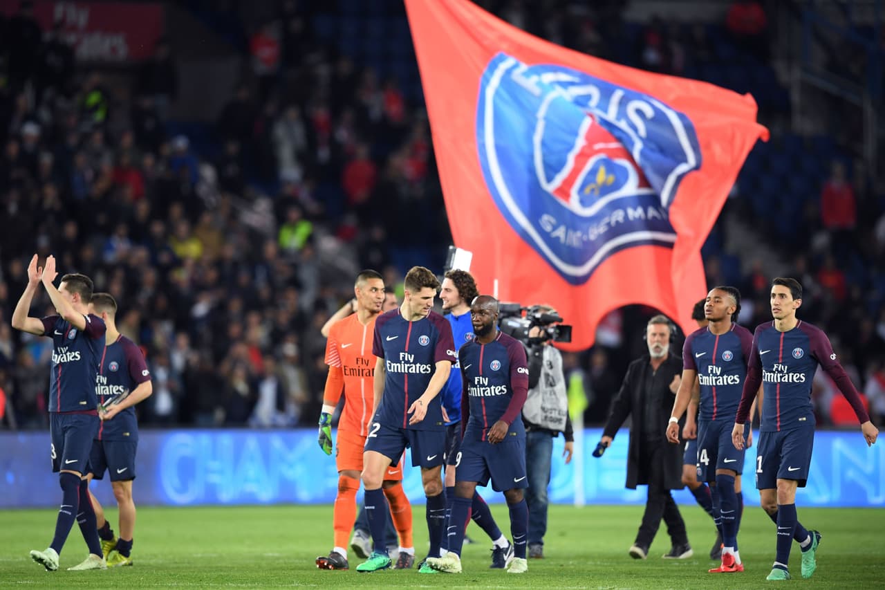Los jugadores de PSG vivieron una gran fiesta luego de volver a ser campeones de la Liga de Francia tras goleada 7-1 contra Mónaco, su gran rival y anterior ganador. Así se celebra con todo.