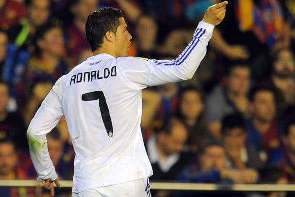 De cabeza, batió al arquero Pinto y le estaba dando el título a los 'merengues'.