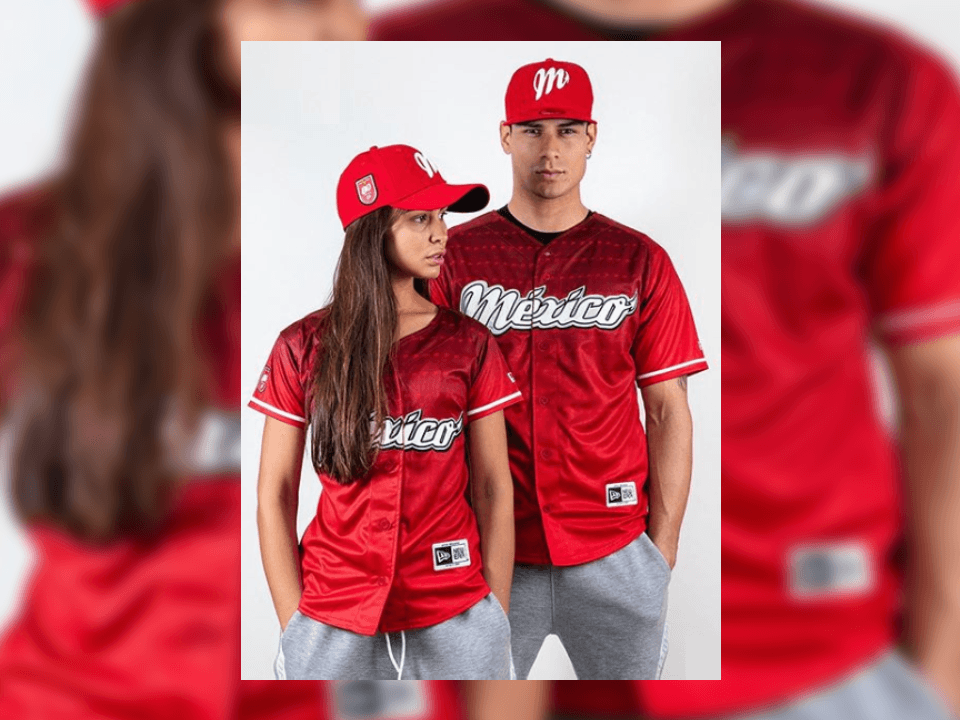 En esta nueva campaña, los Diablos Rojos estrenan cuatro modelos diferentes, el blanco y el rojo se utilizarán para las giras, mientras que las dos versiones especiales muestran el blanco con camuflaje y el rosa con filos blancos.