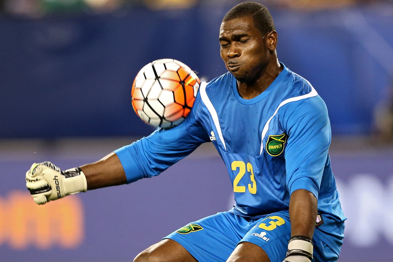 Ryan Thompson: Posición: Portero. Edad: Club: 31 años. Saint Louis FC. Veces seleccionado 7: Descripción: El guardameta ha sido titular en sus últimos juegos con la selección de Jamaica por sus grandes actuaciones en la pasada Copa Oro donde fue titular en tres juegos, uno de ellos en la final ante México. Y será su segunda participación en Copa América después de haber estado en el banquillo en Chile 2015.