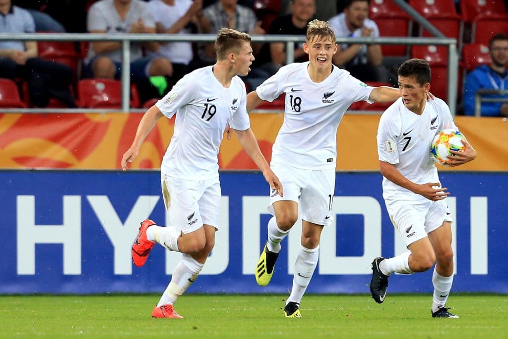 Sin embargo al minuto 35' Elijah Just (derecha) empató el marcador para los 'All Whites'.