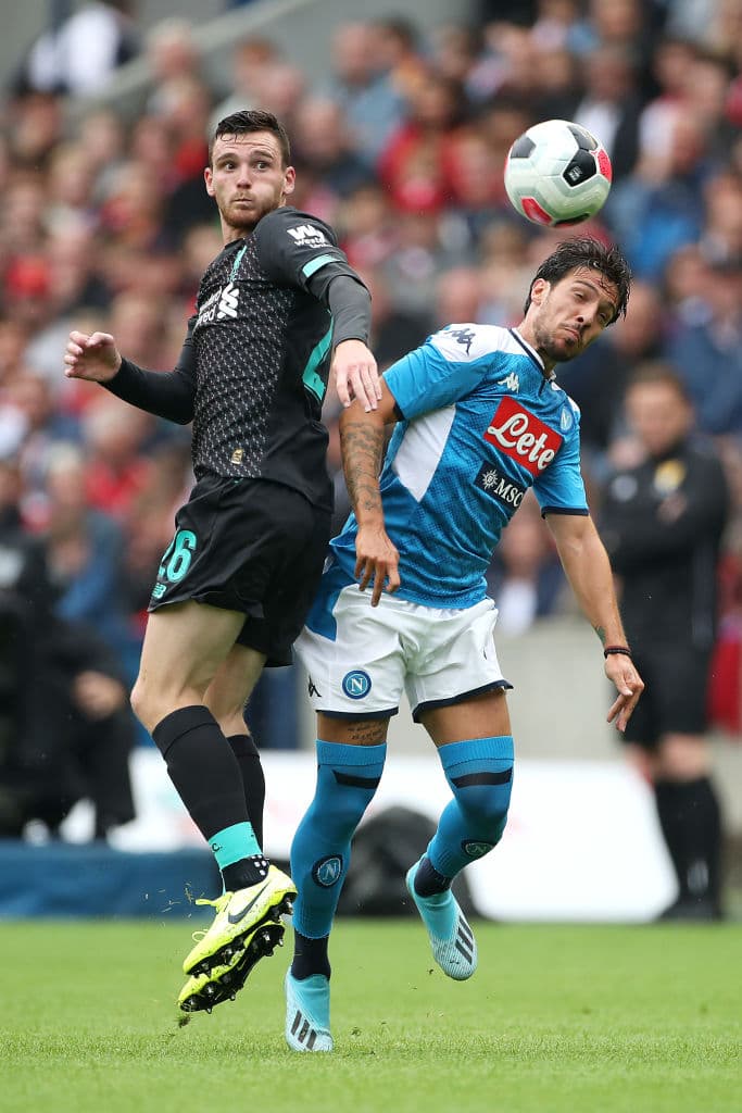 En partido amistoso, buscando llegar a punto a las respectivas inauguraciones de temporada en la Premier League y la Serie A, Napoli superó con goles de Lorenzo Insigne, Arkadiusz Milik y Amin Younes al Liverpool por 3-0 en cotejo disputado en el Estadio de Murrayfield, en Edimburgo, Escocia. Ambos equipos utilizaron a todas sus figuras en este recinto que es la casa de la Selección escocesa, pero de rugby.