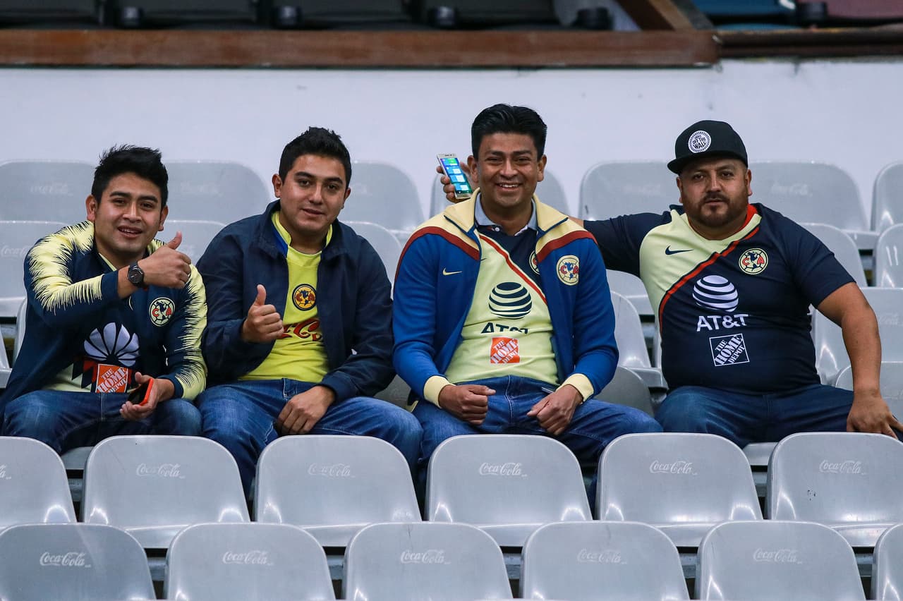 Los fanáticos de América y de Pachuca llegaron al estadio Azteca para ser testigos del duelo de sus equipos por los Octavos de final de la Copa MX.
