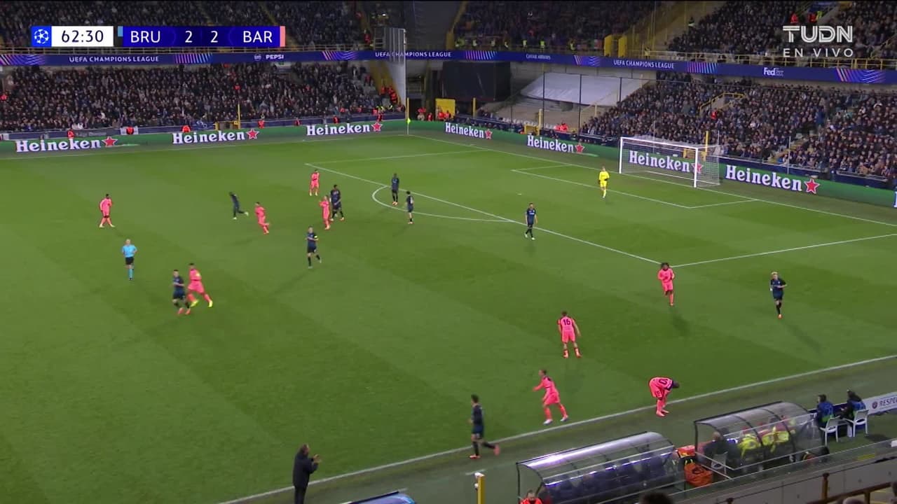 ¡GOL!  anota para Club Brugge. Carlos Forbs