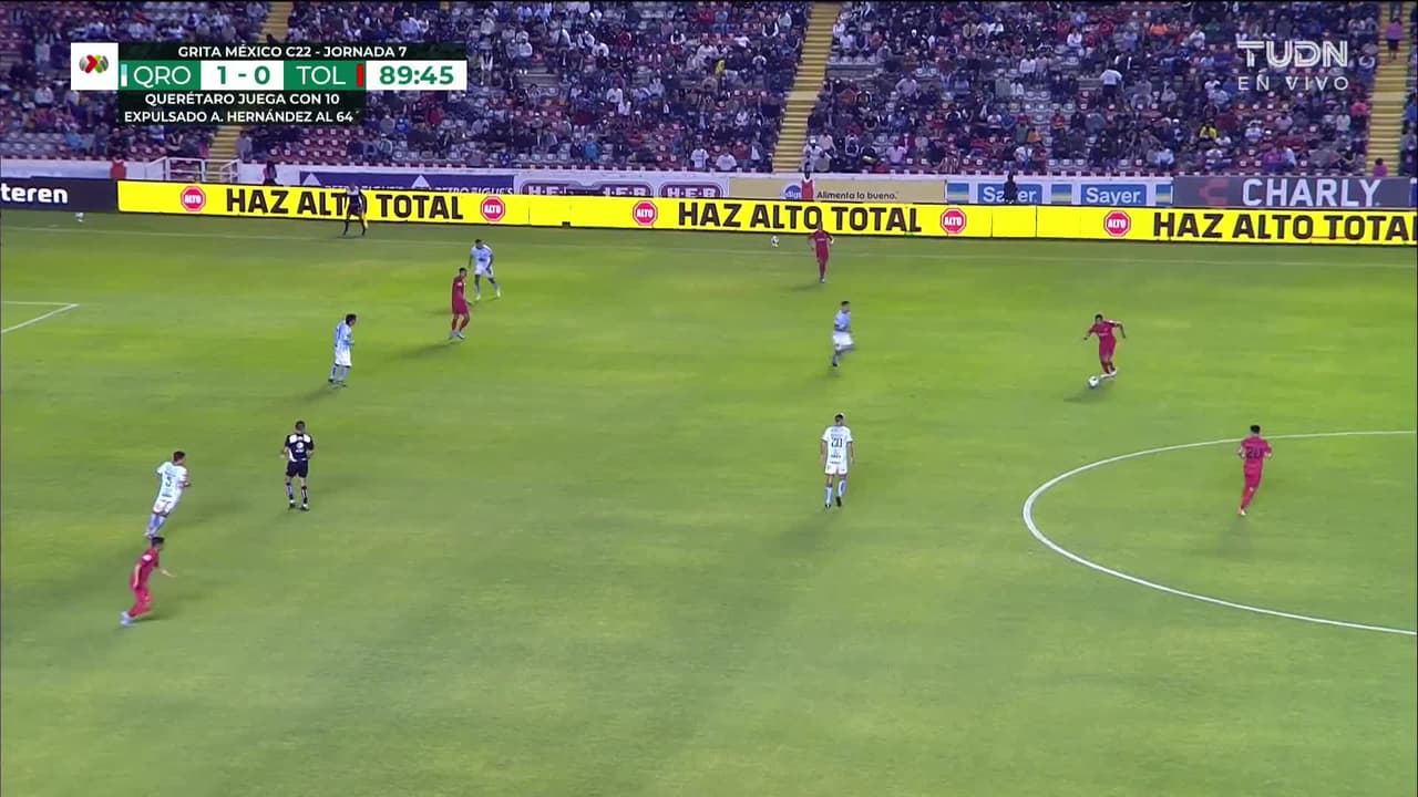 ¡TIRO ATAJADO! disparo por Camilo Sanvezzo.