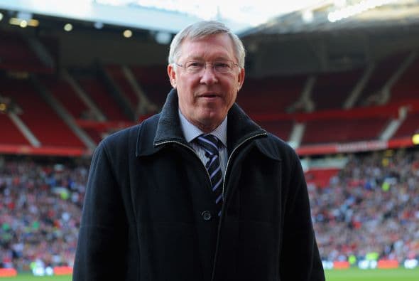 Por supuesto, Sir Alex Ferguson, quien formó a todos estos jugadores, tenía que ser el técnico.