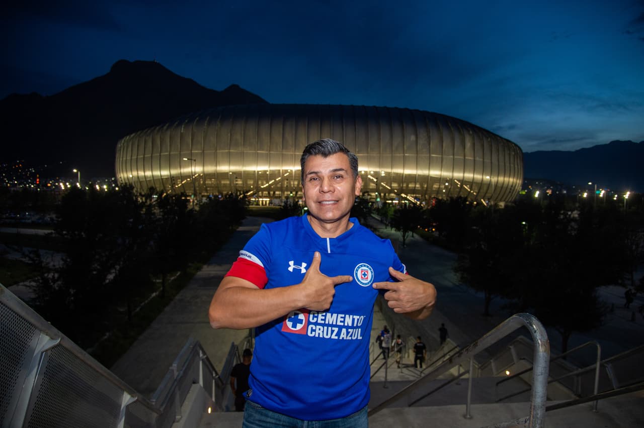 Entre optimismo y maquillaje los aficionados de los dos finalistas esperaban salir del BBVA con una sonrisa porque su equipo acabó como el campeón del torneo.