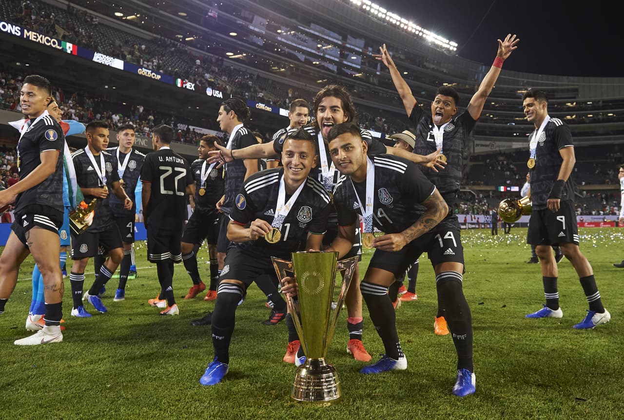 Tremendo festejo de la Selección Mexicana en Soldier Field luego de vencer 1-0 a Estados Unidos por la Final de la Copa Oro. Los jugadores y cuerpo técnico del Tri celebraron de manera impresionante, un triunfo conseguido a toda ley y una fiesta en la cancha para recordar la hazaña.