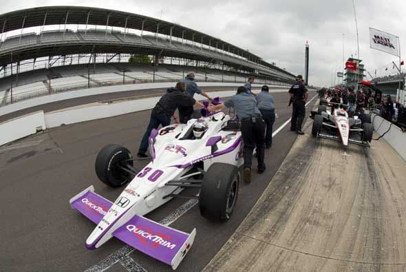 El equipo Rahal Letterman Racing Dallara Honda trabajó horas extras para dejar sus autos a punto para la gran carrera.