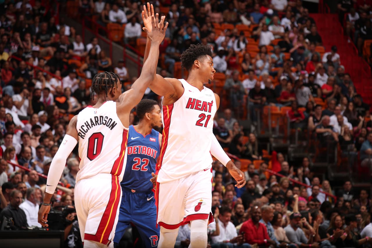 Sin embargo, Hassan Whiteside firmó un doble-doble con 13 puntos y 11 rebotes siendo otro de los pilares del Heat en esta nueva victoria.