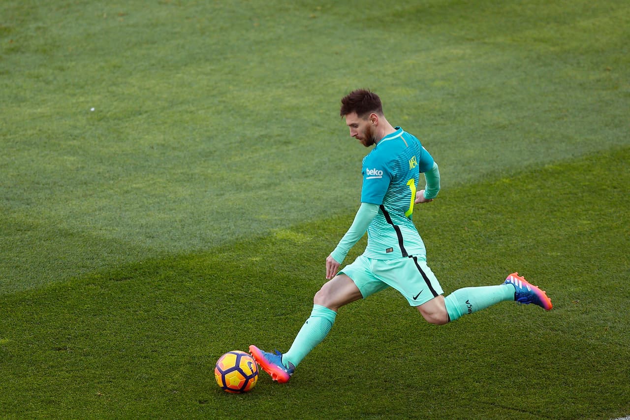 Un triunfo en el Wanda Metropolitano serviría para que Messi y sus compañeros extiendan la ventaja contra Atlético de Madrid (cuarto con 15 puntos) y Real Madrid, que antes juega contra Getafe.