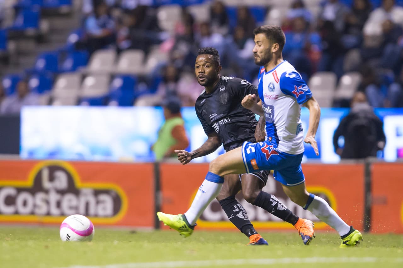 Monterrey no se pudo apoderar del partido y con el paso de los minutos daba más ventajas.