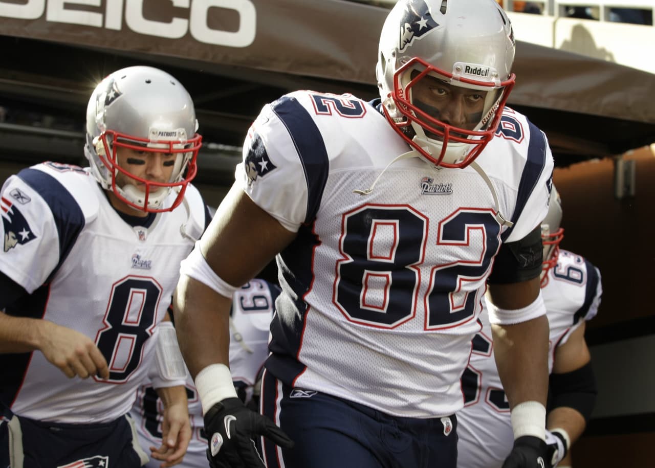 El ala cerrada
<b>Alge Cumpler</b> sólo jugó su año de retiro, 2010, con los Patriots. Apenas recibió seis pases para 52 yardas. Antes jugó para los Falcons y los Titans.