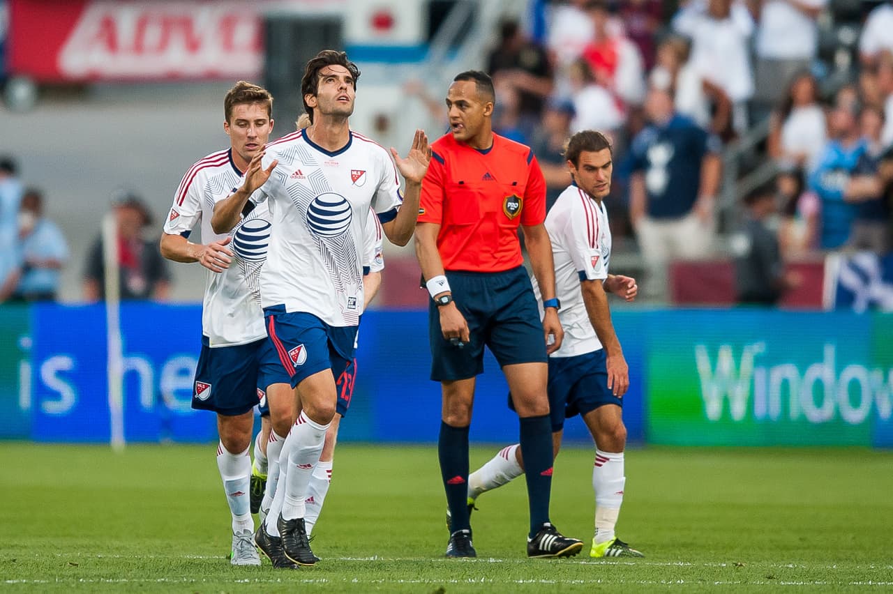 El último Balón de Oro antes de la era Messi Cristiano fue Kaká, el brasileño jugó en la edición 2015 deleitando a todos en el triunfo de su equipo por marcador de 2-1 sobre el Tottenham.