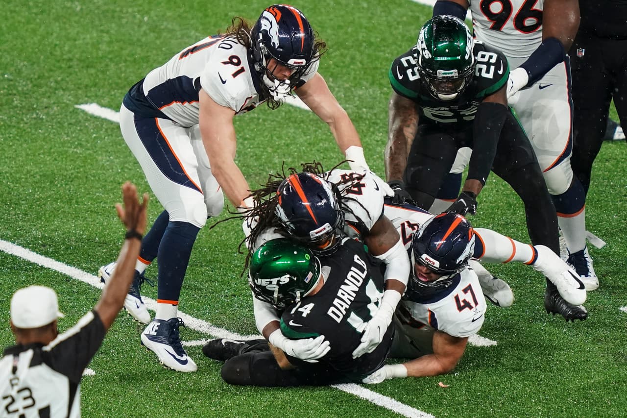 Denver sufre, pero logra imponerse 37-28 en su visita a los New York Jets, Melvin Gordon supero la 100 yardas por tierra y anotó dos touchdowns.