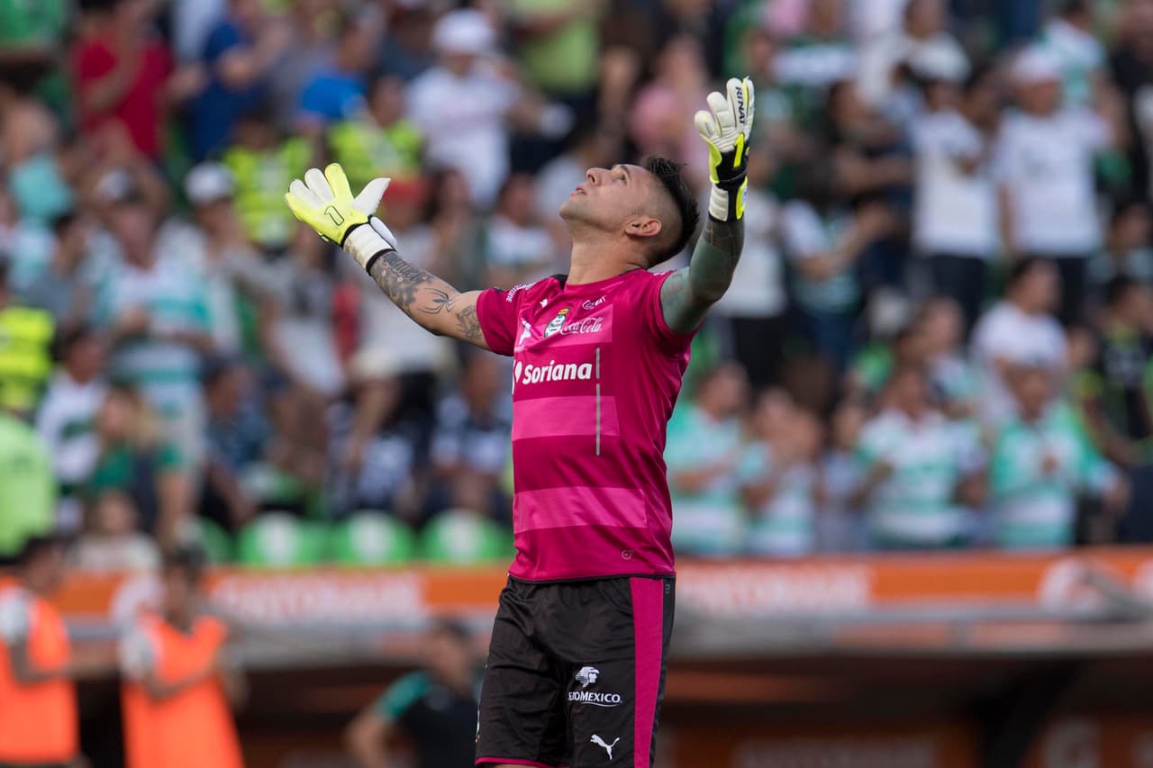 Jonathan Orozco celebró en grande la segunda anotación de Santos.