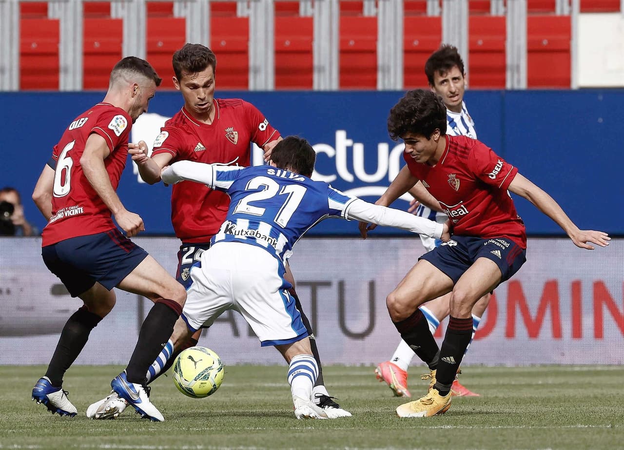 Betis viene de atrás y vence 2-3 al Celta de Vigo, Barcelona vence 0-1 en su visita al Eibar, Huesca y valencia se confroman con un 0-0, Elche vence 2-0 al Athletic Club y la Real Sociedad logra vencer 0-1 al Osasuna.