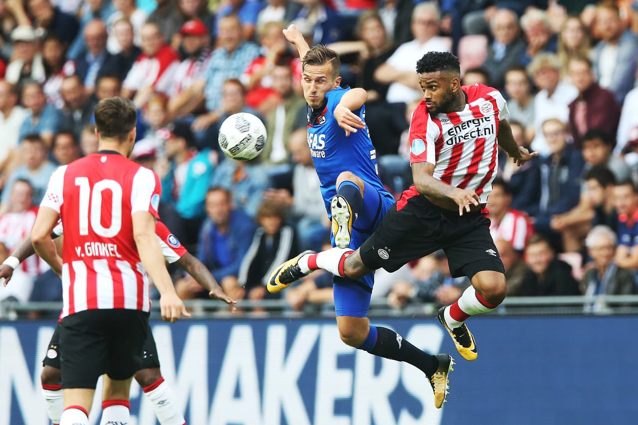 Los locales empezaron a mostrarse más imponentes, con el ataque por las bandas como clave.