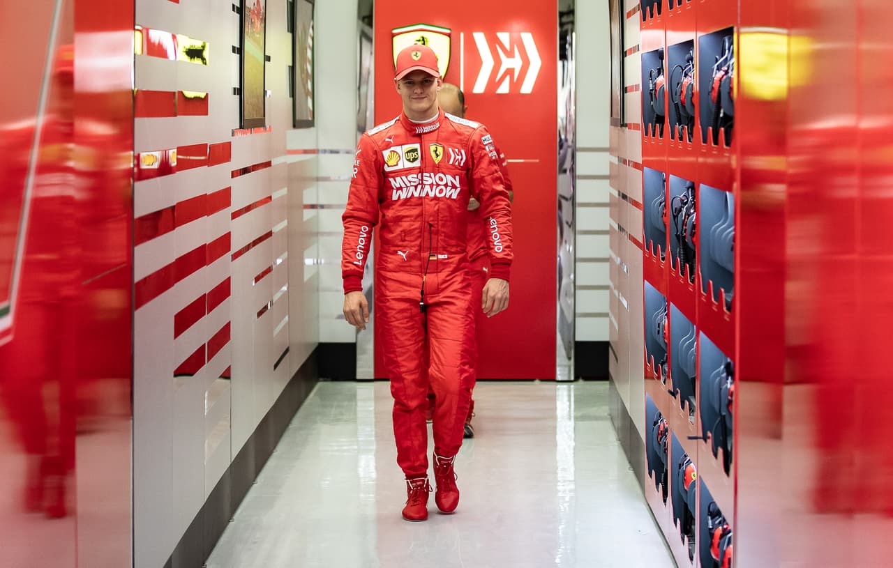 Después de quedar octavo en el Gran Premio de Bahréin de la F2, Mick Schumacher (Prema Racing) asistió a su primer encuentro con un monoplaza de la Scuderia Ferrari.