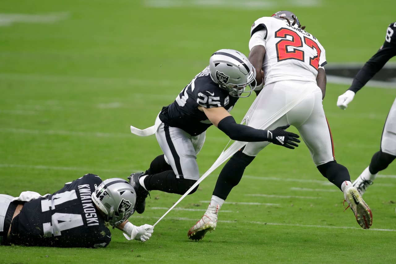 Tpm Brady tiene un partido impecable al lanzar cuatro pases de antocación y cero intercepciones en la victoria 45-20 sobre Las Vegas Raiders.