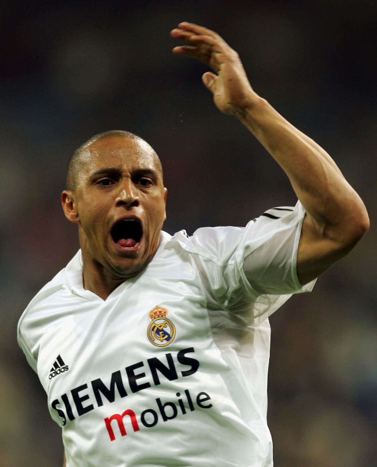 <b>4. Roberto Carlos - </b>1102 partidos.