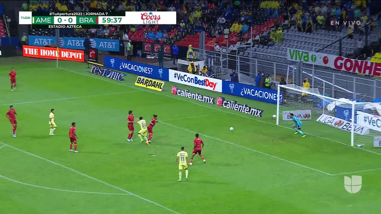 ¡GOL!  anota para América. Henry Martín