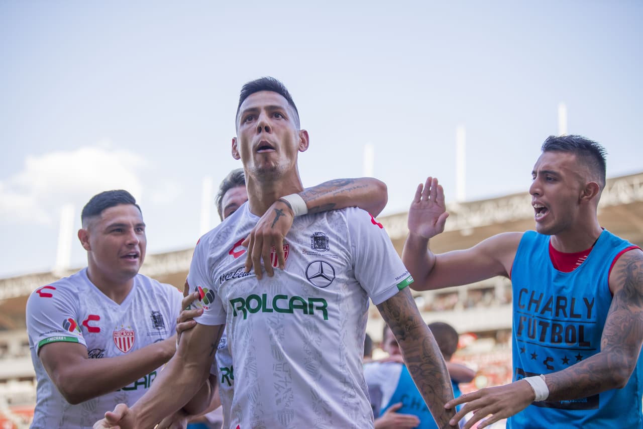 En su torneo debut, rompe la sequía de 19 años sin que el Necaxa contara con un campeón goleador; además, es el onceavo argentino en ganar el premio individual.