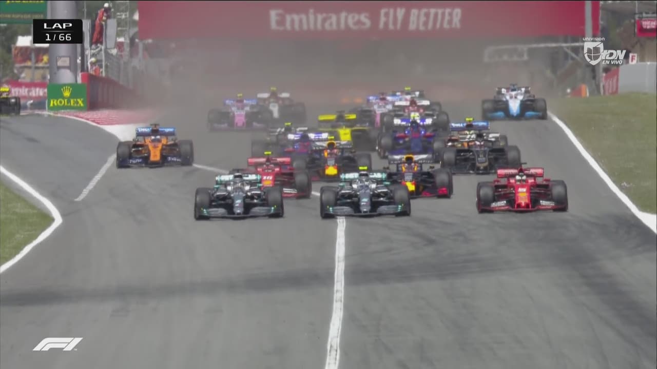 ¡Lewis Hamilton rebasa a Bottas en el arranque del GP de España!