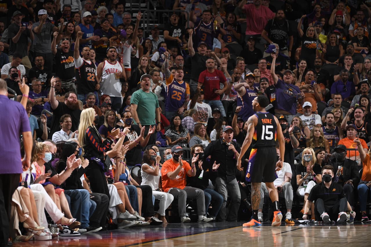 Suns humilla a Nuggets y se pone arriba en la serie