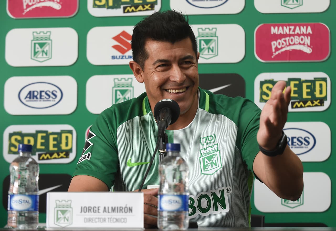 Almirón llegó para 2018 al Atlético Nacional en Colombia, campeón de Libertadores en 2016 y tercero de Mundial de Clubes ese año, donde ya ganó el torneo Florida Cup en el inicio de temporada.