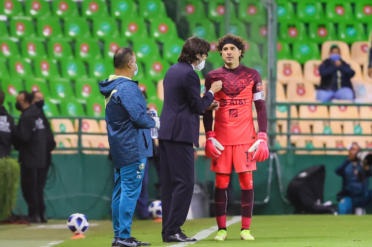 Memo Ochoa evitó el empate al 11', cuando atajó de forma extraordinaria un disparo de Omar Fernández.