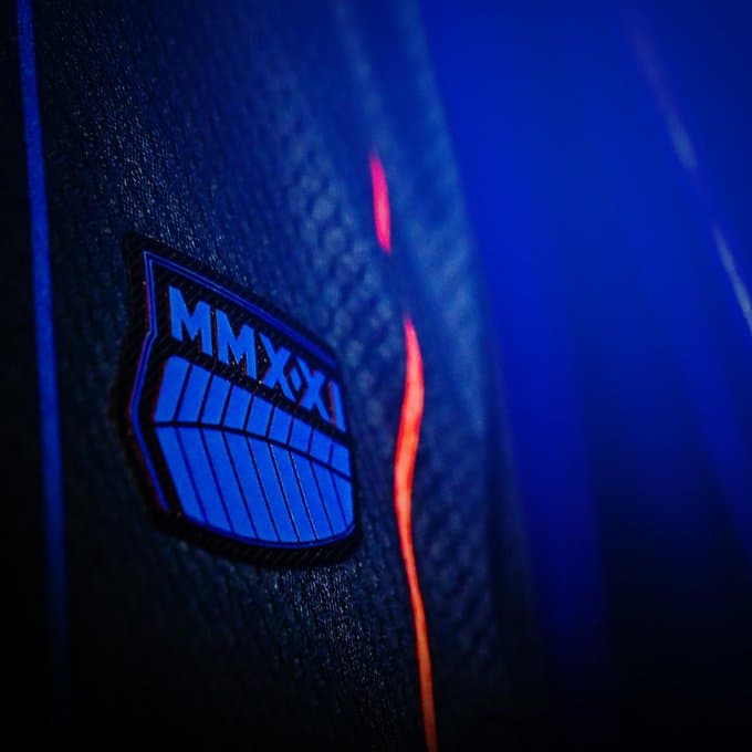 La prensa también incluye una etiqueta con la silueta del West End Stadium, acompañado por el número romano “MMXXI” para conmemorar la apertura de la nueva sede de FC Cincinnati en 2021.