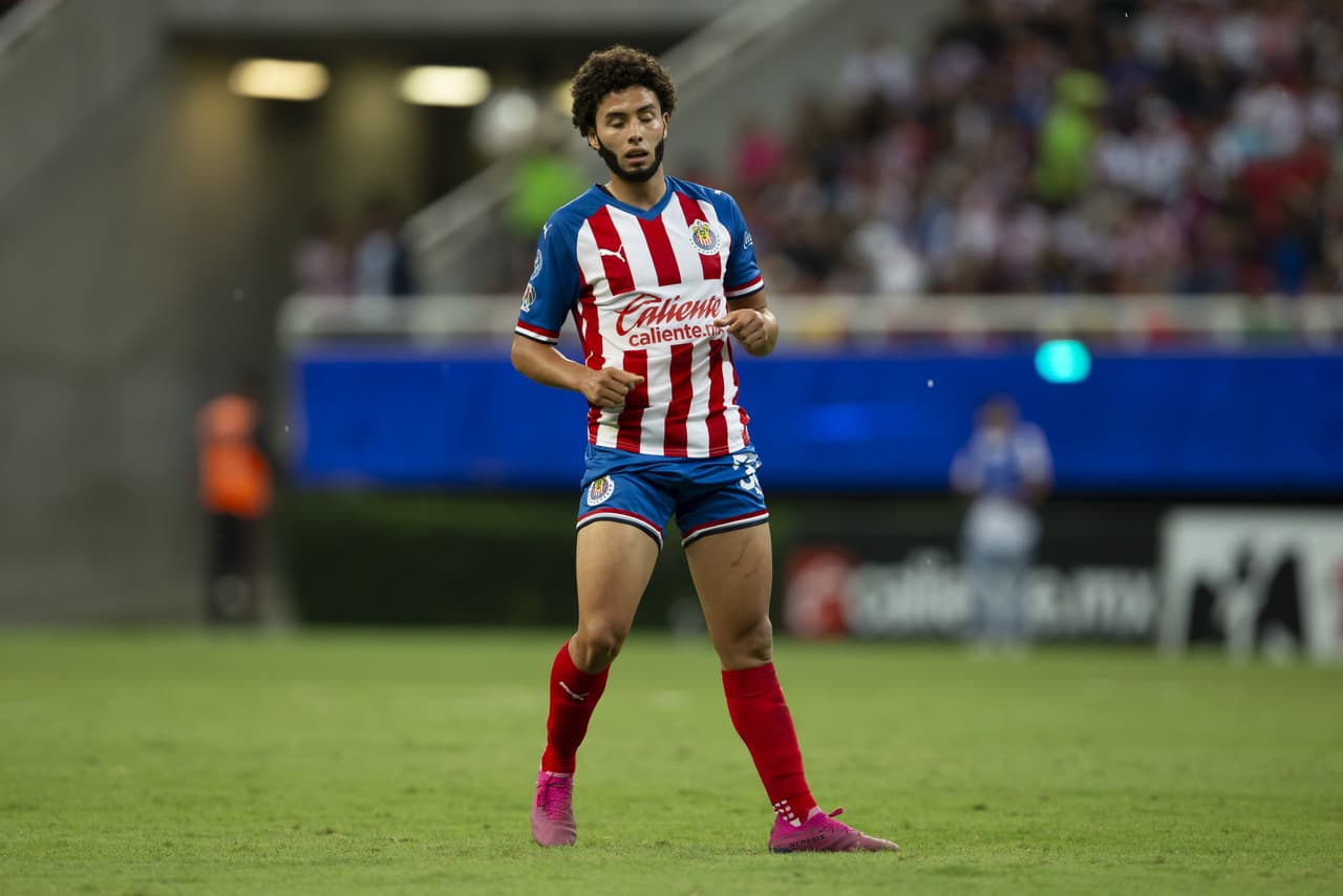 Cesar Huerta valora volver a Chivas en una tercer etapa