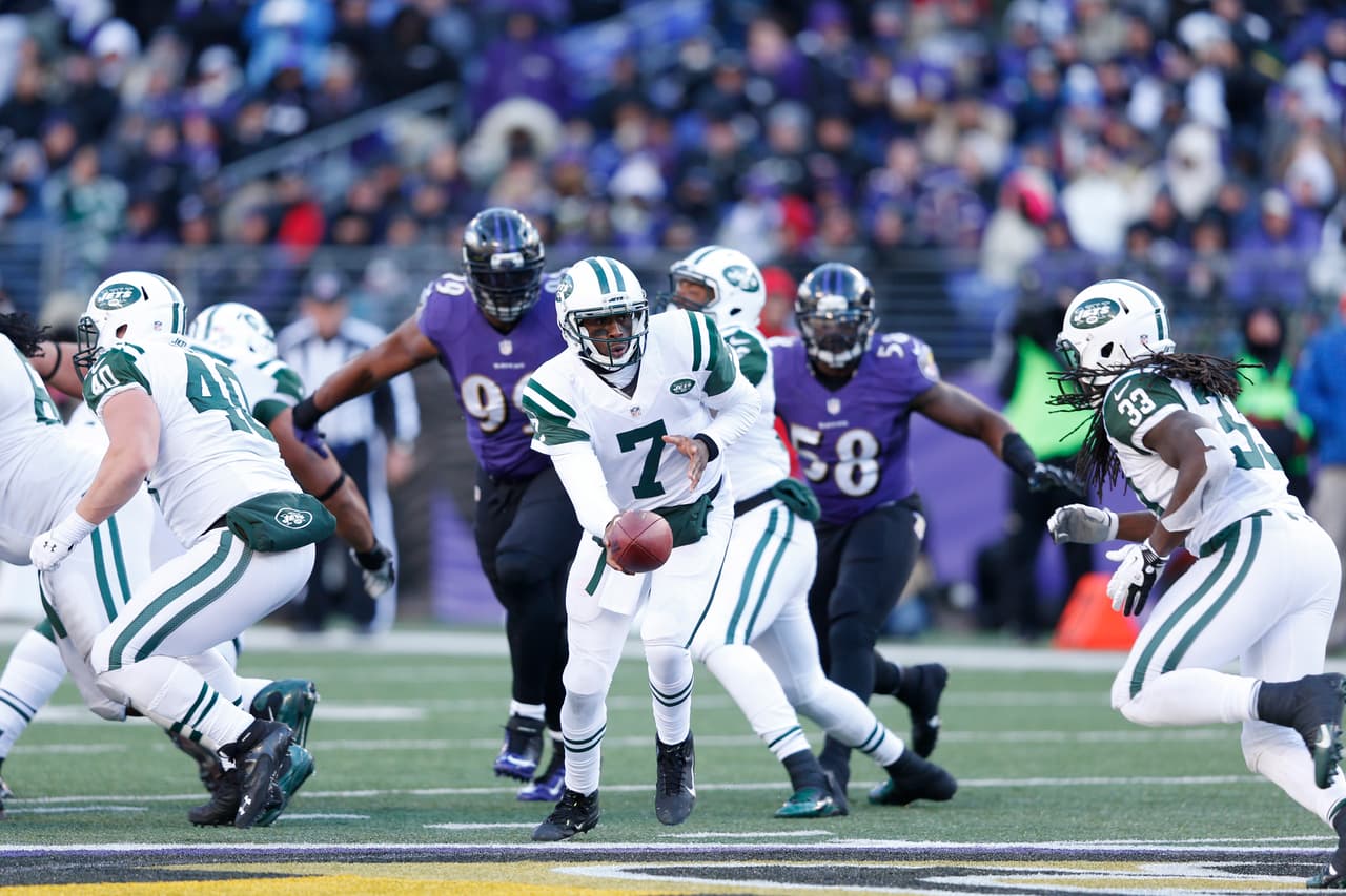 New York Jets quarterback Geno Smith (7) looks to hand off the ball during the NFL week 12 football game against the Baltimore Ravens on Sunday, Nov. 24, 2013, at M&T Bank Stadium in Baltimore, Maryland. The Ravens won the game 19-3. (AP Photo/Joe Robbins)