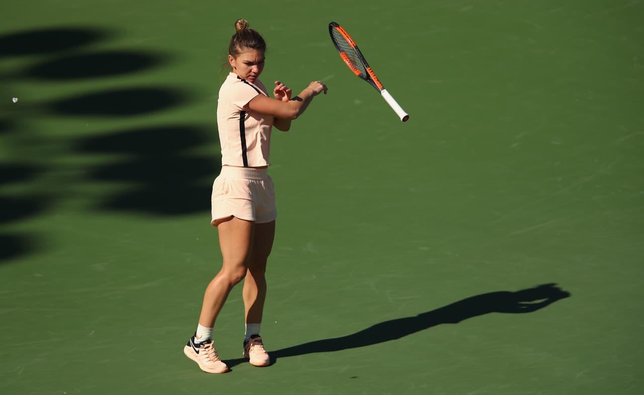Sin embargo, la número uno del mundo se vio en dificultades al fallar en su saque, lo que la llevó a perder en el primer set.