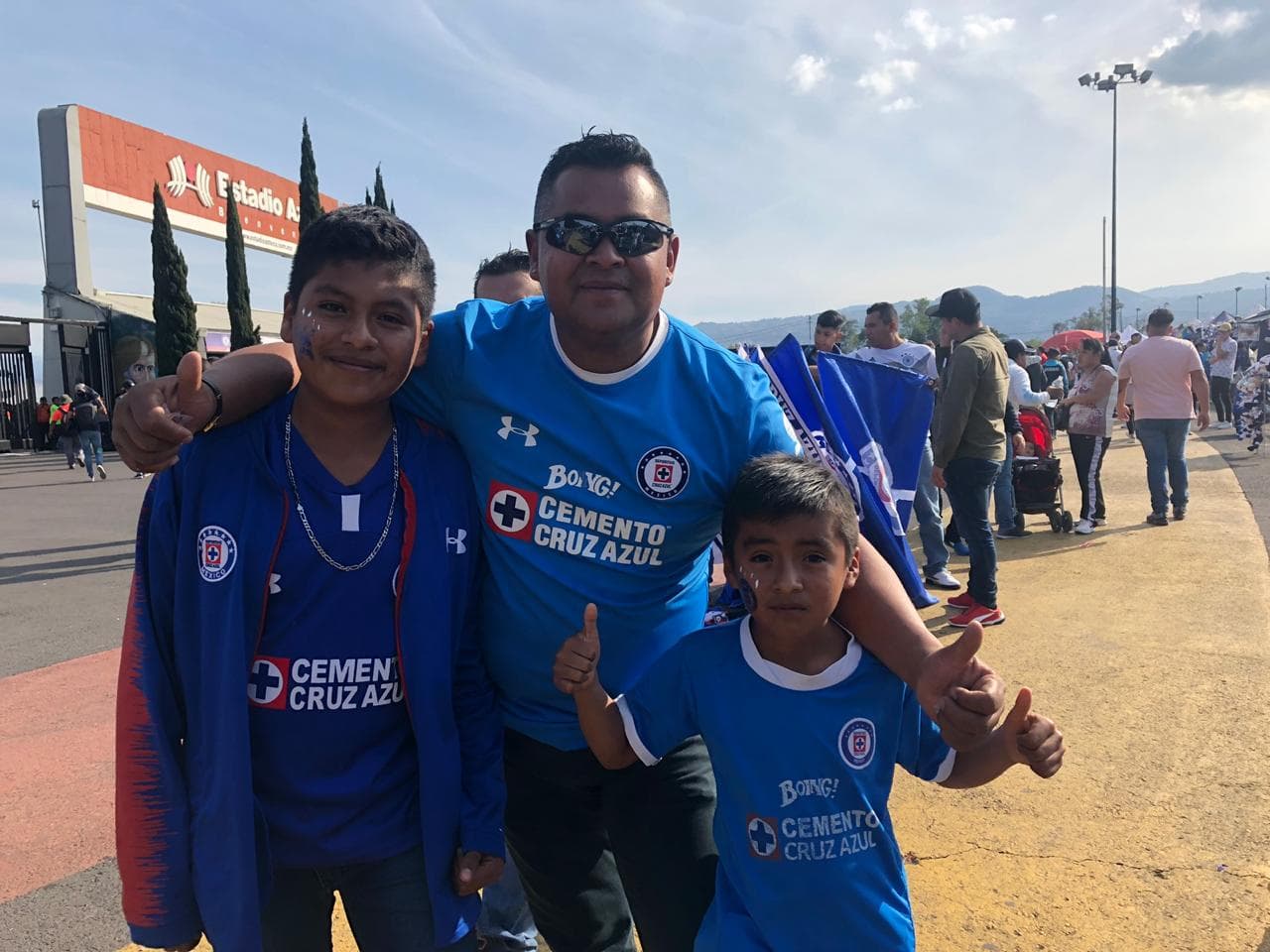 El estadio Azteca comienza a pintarse de azul para el juego entre la máquina y los tuzos.