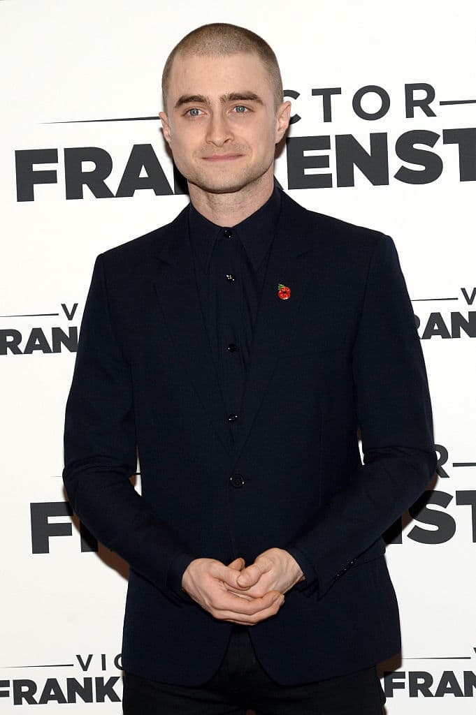 Kill Your Darlings (2013) - Nueva York, años 40. Allen Ginsberg acaba de ingresar en la universidad de Columbia. Allí conocerá a Lucien Carr, quien lo adentrará en el submundo de la poesía y la literatura revolucionaria, formando conjunto con Jack Kerouac y William Burroughs entre otros.
<br>