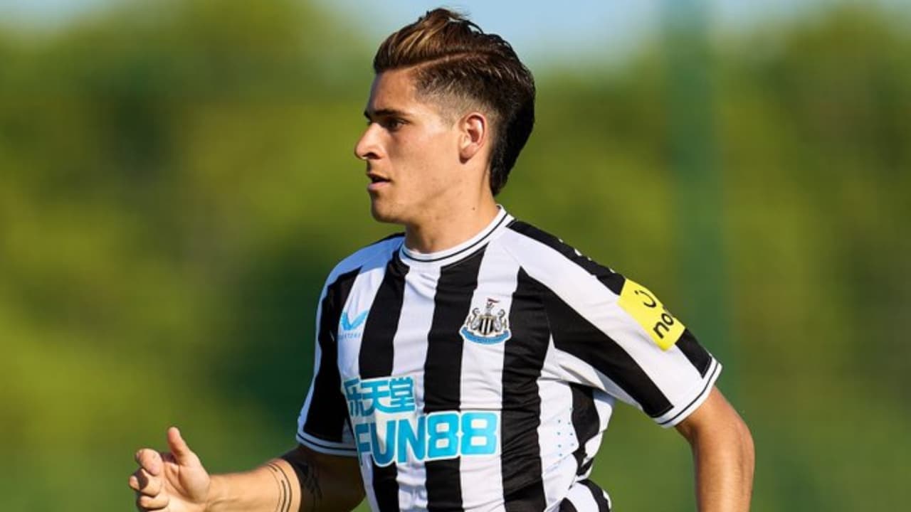 Santiago Muñoz hace gol con Newcastle Sub-21 en pretemporada