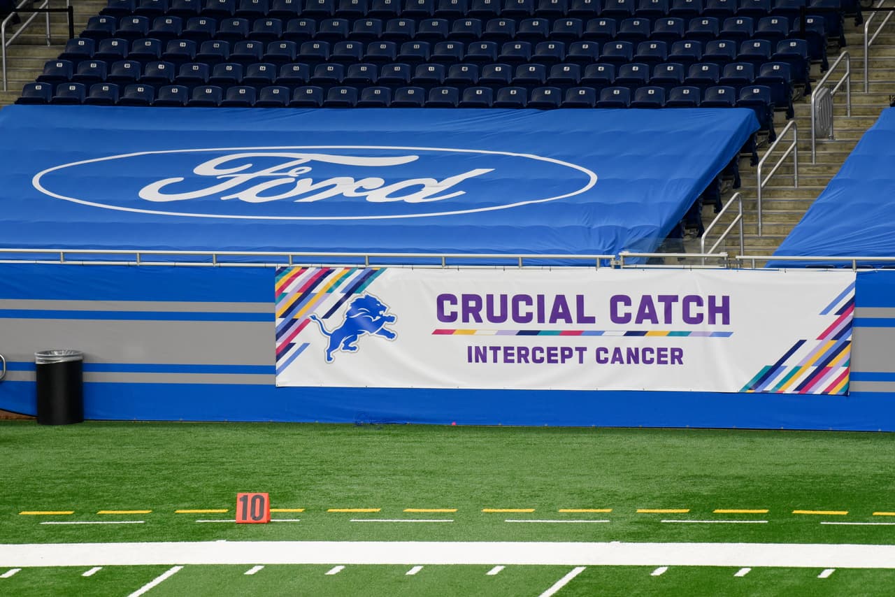 La campaña de la NFL ‘Crucial Catch’, lucha contra el cáncer a través de una temprana detección y reducción de riesgo. La Liga se une con elementos dentro y fuera de la cancha, para concientizar y ayudar a las personas que sufren esta batalla.