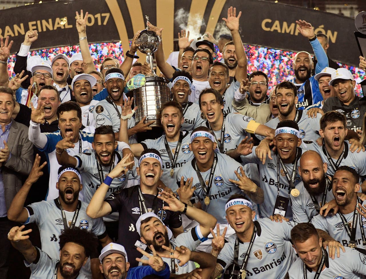 Brazil's Gremio celebrate with the trophy after winning the Copa Libertadores 2017 final football match against Argentina's Lanus at Lanus stadium in Lanus, Buenos Aires, Argentina, on November 29, 2017. Gremio won 2-1 to become the champion of the Copa Libertadores 2017. / AFP PHOTO / JUAN MABROMATA (Photo credit should read JUAN MABROMATA/AFP/Getty Images)