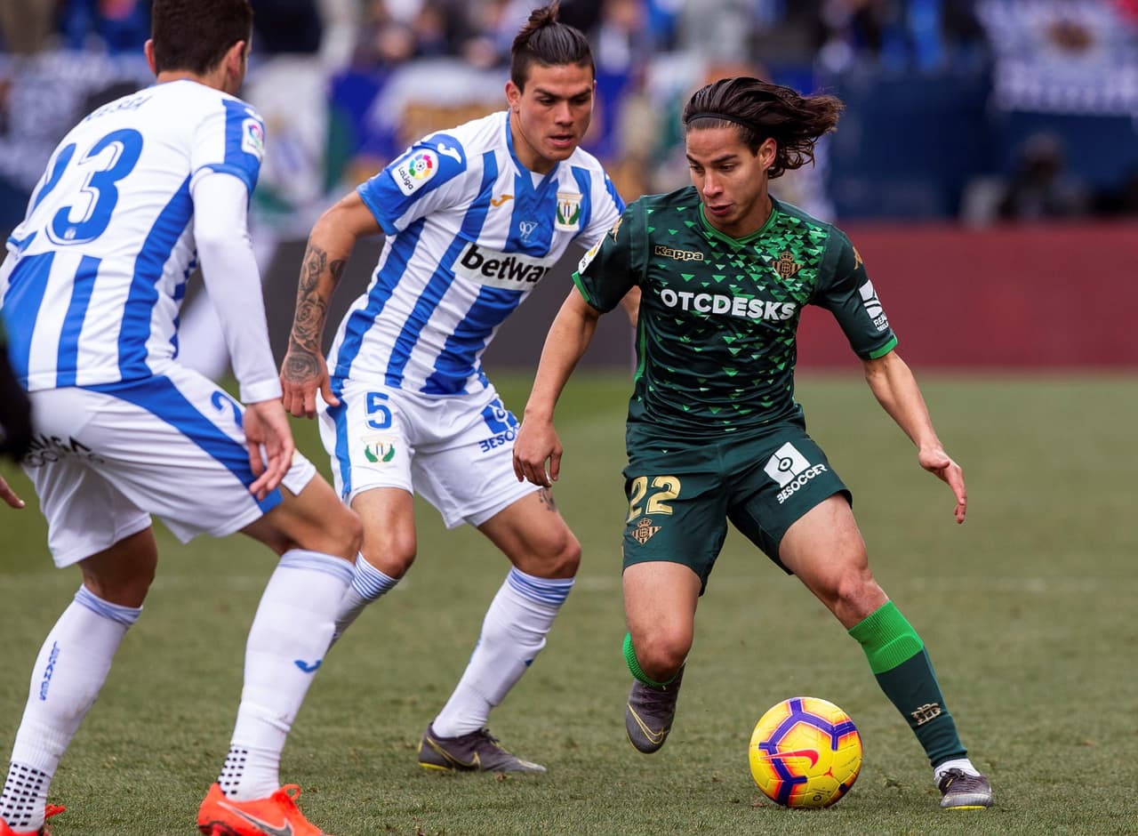 Diego Lainéz y Andrés Guardado arrancaron como suplentes pero entraron al minuto 1 y al 25 del segundo tiempo, respectivamente, en la derrota de Betis 3-0 contra Leganés en la Jornada 23 de la Liga.