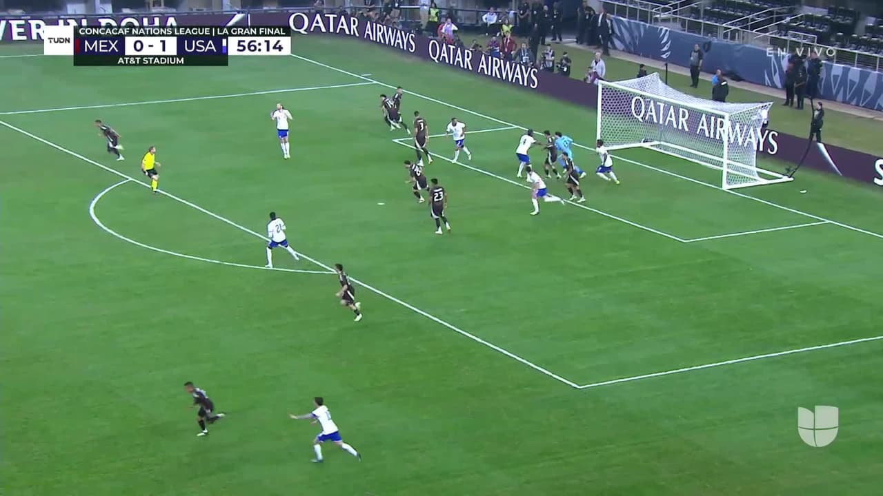 ¡TIRO ATAJADO! disparo por Tim Ream.