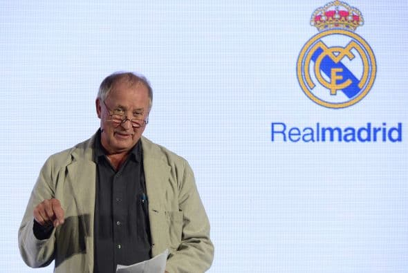 Volkin Mark, Presidente de la compañía de arquitectos GMP Architekten-L35-Ribas, encargada de la remodelación, dijo que "En Madrid teníamos en mente un icono madrileño. Seguimos defendiendo la leyenda del club, recalcando la importancia de ciertos valores que nos hablan de la historia del ser mismo del Real Madrid. Esto exige una monumentalidad moderna".