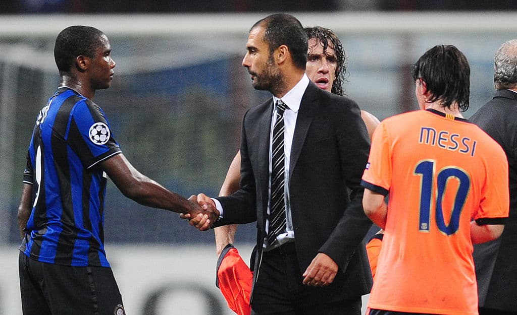 Samuel se enemistó con Pep Guardiola debido a su fuerte carácter y rebeldía, cosa que al entrenador catalán no le gustó.