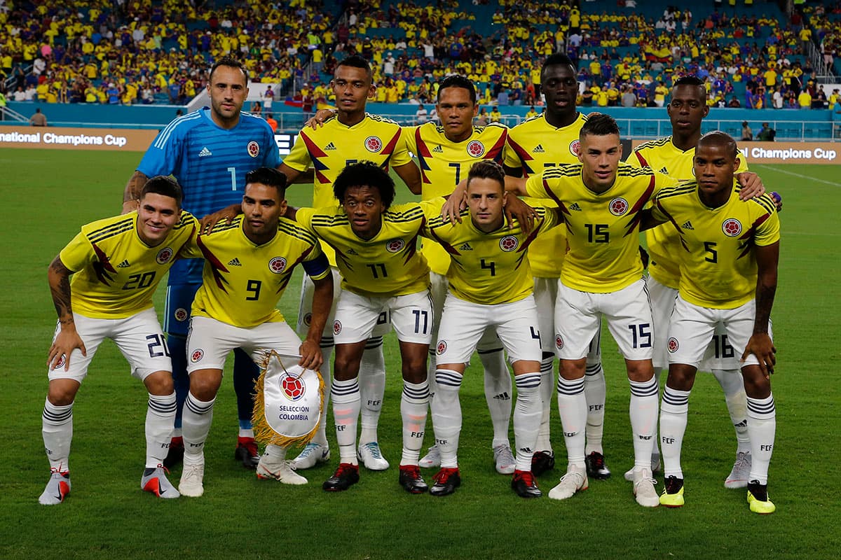 Colombia alineó a David Ospina, Santiago Arias, Davinson Sánchez, William Tesillo, Cristian Borja; Wilmar Barrios, Juan Cuadrado, Mateus Uribe, Juan Quinero; Carlos Bacca y Radamel Falcao.
