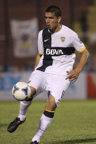 Lucas Viatri, delantero argentino de 26 años que ya ha sido parte de la Selección, llega a Jaguares; es un elemento con mucha calidad y se espera brille en este torneo, es cotizado en 2.7 millones; debutó en Emelec de Ecuador en 2007, pasó a Maracaibo Venezuela ese mismo año.