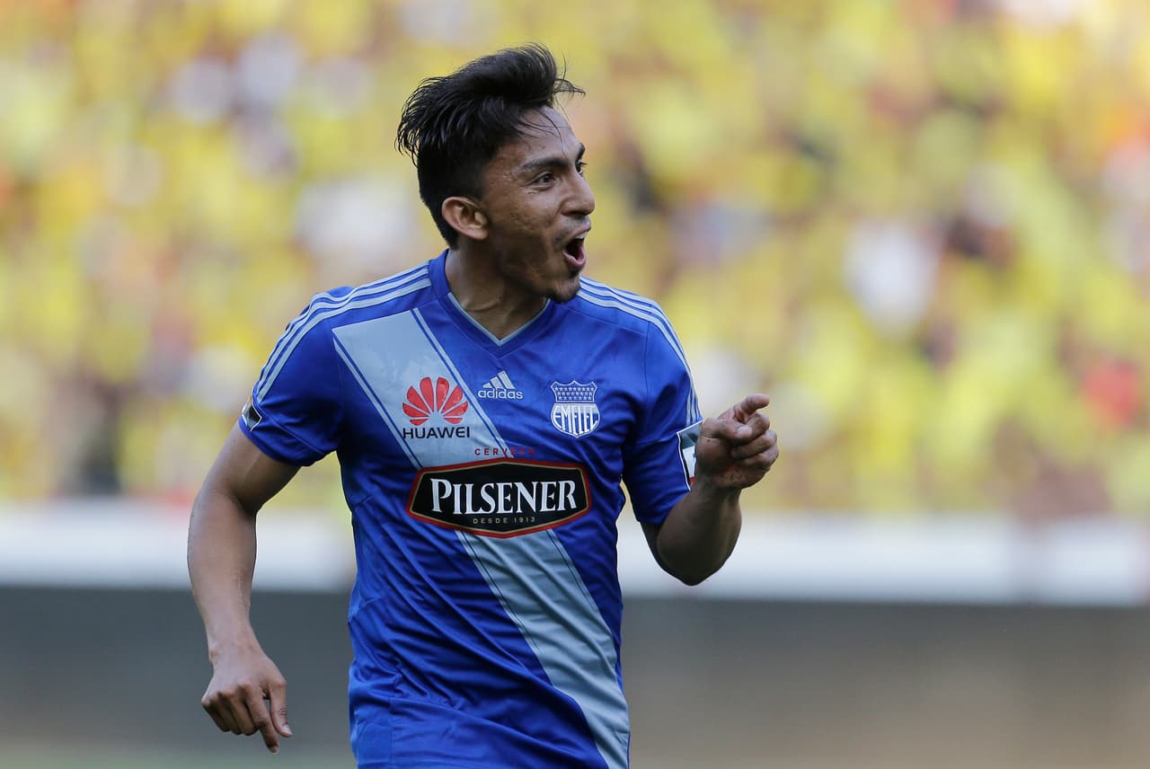 Angel Mena, el ecuatoriano llega a Cruz Azul con la esperanza de que los celestes recuperen el olfato goleador. El ex jugador del Emelec viene como una de las cartas fuertes en el nuevo proyecto de Paco Jémez.