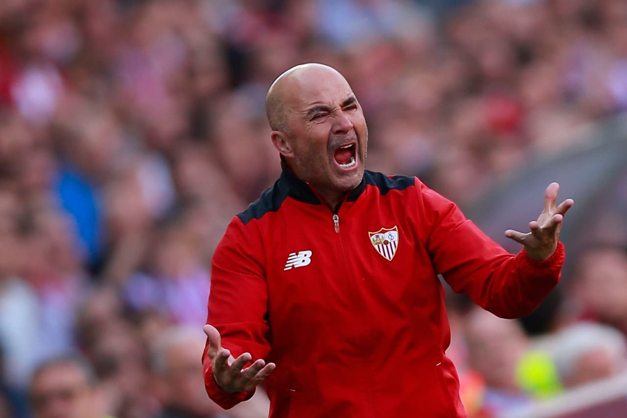MADRID, SPAIN - MARCH 19: Head coach Jorge Sampaoli of Sevilla FC protests during the La Liga match between Club Atletico de Madrid and Sevilla FC at Vicente Calderon stadium on March 19, 2017 in Madrid, Spain. (Photo by Gonzalo Arroyo Moreno/Getty Images)