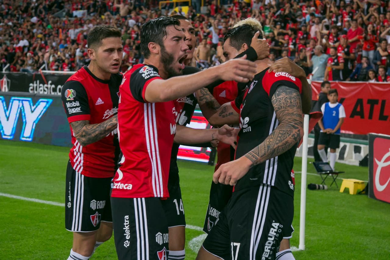 Atlas venció 2 goles por 0 al Veracruz logrando hilar victorias por primera vez en el torneo.