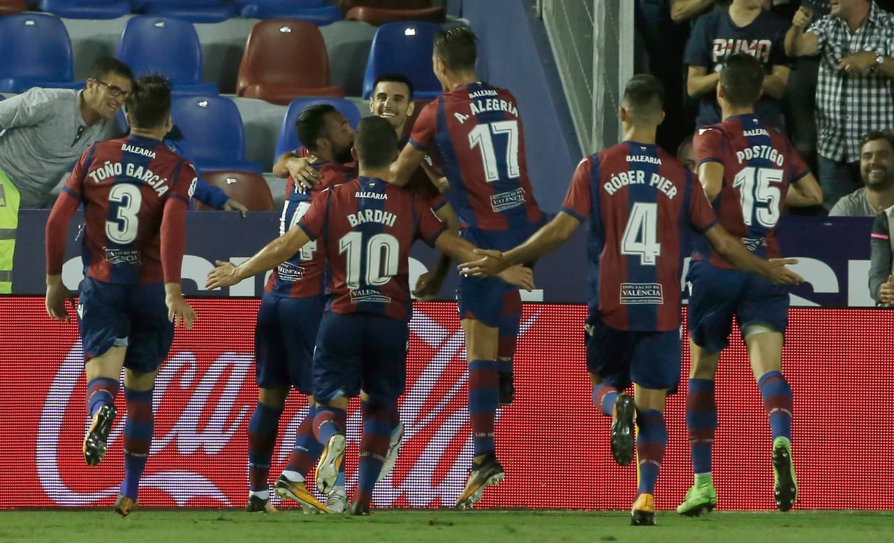 Sin embargo, a segundos de que terminara la primera mitad, los granotas encontraron el 1-0 por intermedio de Chema.